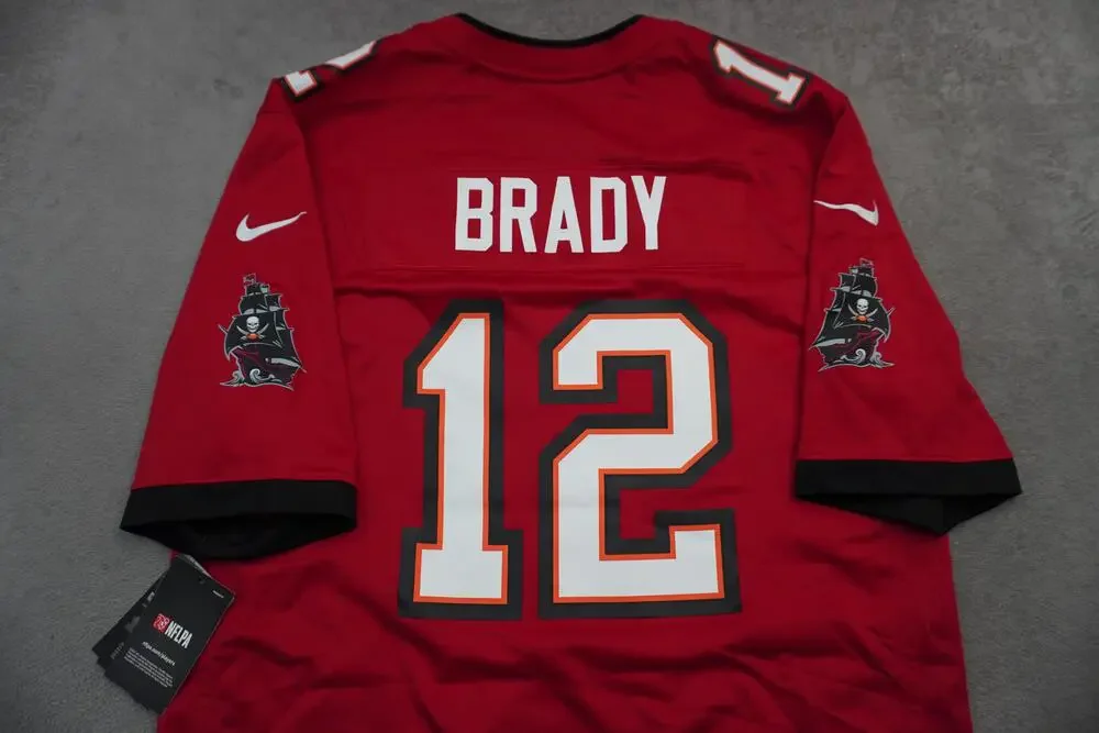 Tampa Bay Buccaneers Jersey Mens Large Red NFL Tom Brady 12 Nike On Field
